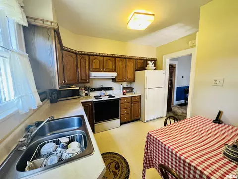 705 E Piper St, Macomb, IL 61455 photo 9