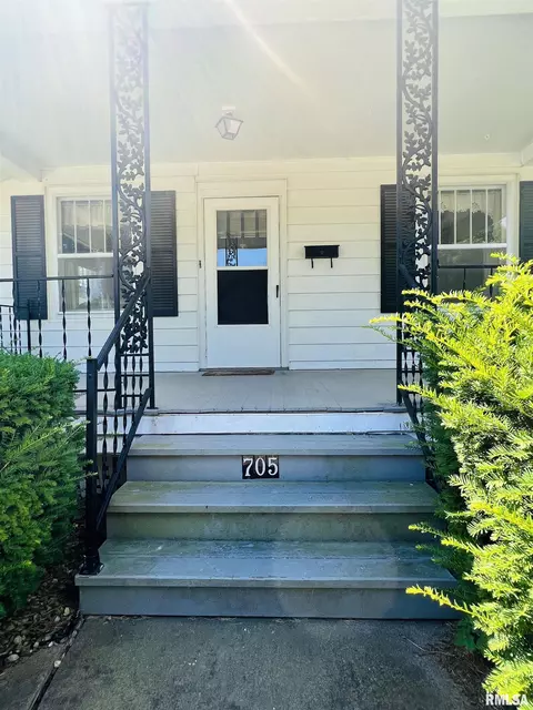 705 E Piper St, Macomb, IL 61455 photo 3