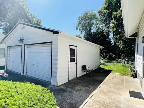 705 E Piper St, Macomb, IL 61455 photo 4