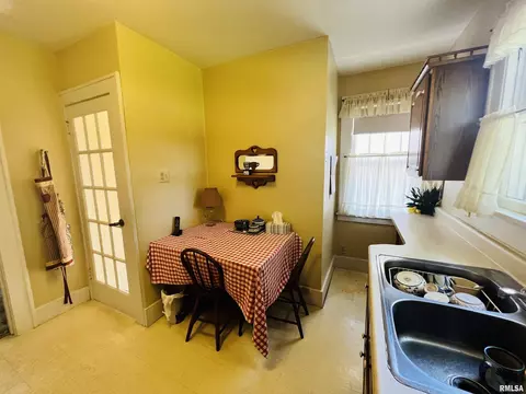 705 E Piper St, Macomb, IL 61455 photo 10