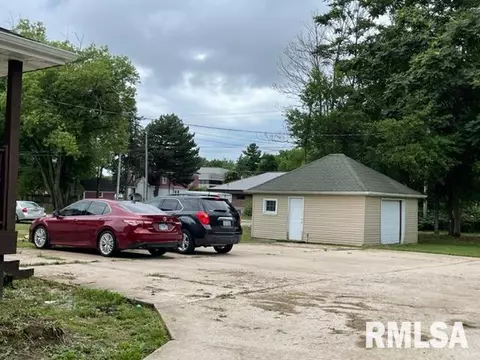 528 N Randolph St, Macomb, IL 61455 photo 2