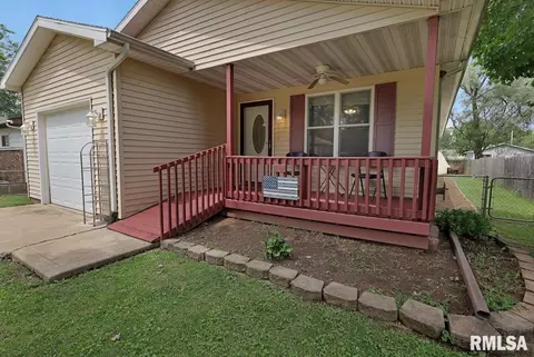 1409 Everett Dr, Pekin, IL 61554 photo 2