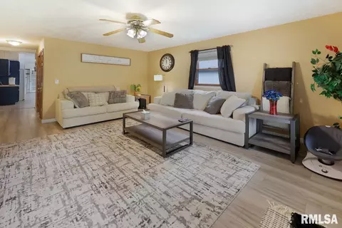 1409 Everett Dr, Pekin, IL 61554 photo 5