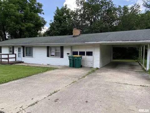 923 Stadium Dr, Macomb, IL 61455 photo 1