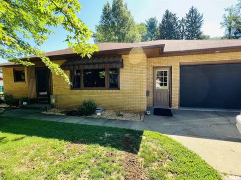 1356 Parkview Dr, Macomb, IL 61455 photo 2