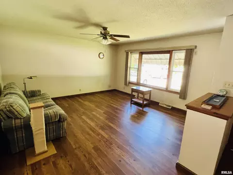 1356 Parkview Dr, Macomb, IL 61455 photo 5