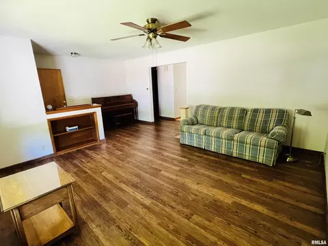 1356 Parkview Dr, Macomb, IL 61455 photo 7