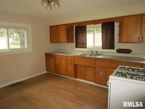127 E 5th St, Dunfermline, IL 61524 photo 11