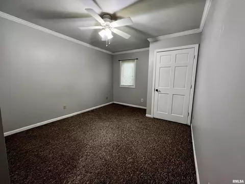 524 N Albert St, Macomb, IL 61455 photo 4