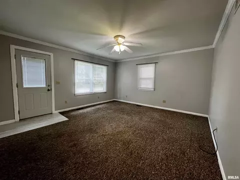 524 N Albert St, Macomb, IL 61455 photo 2