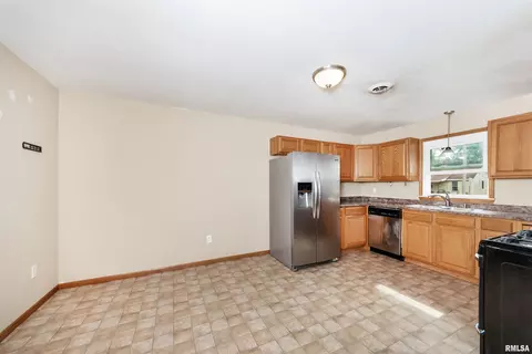 200 Theodore St, Washington, IL 61571 photo 9