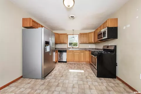 200 Theodore St, Washington, IL 61571 photo 8