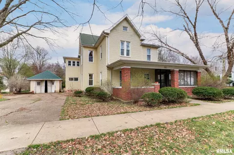 701 W 4th St, Delavan, IL 61734 photo 2