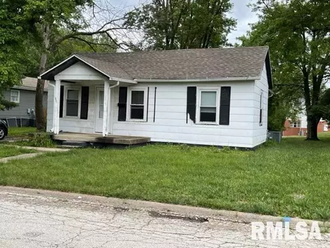 821 Stadium Dr, Macomb, IL 61455 photo 2