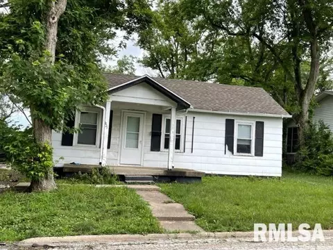 821 Stadium Dr, Macomb, IL 61455 photo 1