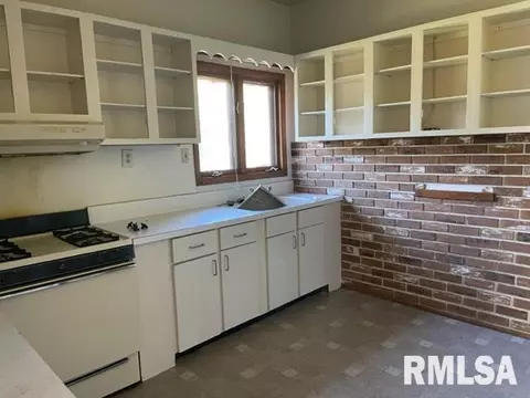 122 W Pierce St, Macomb, IL 61455 photo 8