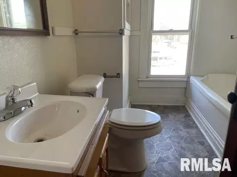 122 W Pierce St, Macomb, IL 61455 photo 11