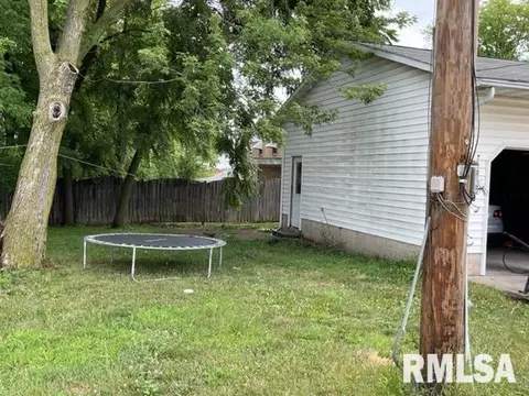 718 N Charles St, Macomb, IL 61455 photo 3