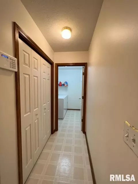 1203 E Juniper St, Canton, IL 61520 photo 21