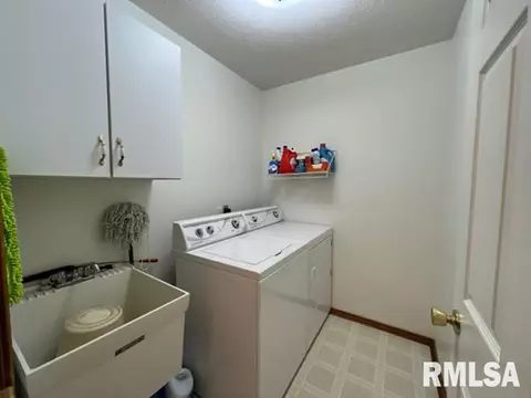 1203 E Juniper St, Canton, IL 61520 photo 22