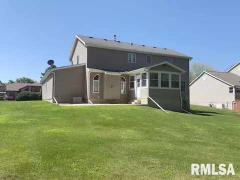 1203 E Juniper St, Canton, IL 61520 photo 2
