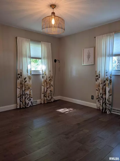 411 S Maple Ave, Minier, IL 61759 photo 7
