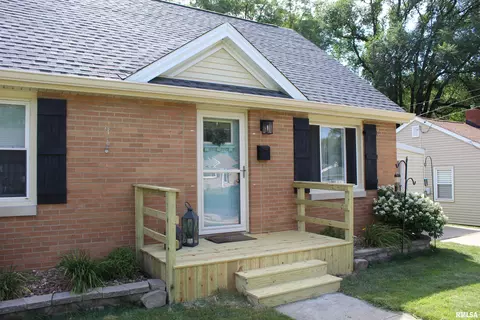 504 Spring St, Washington, IL 61571 photo 2