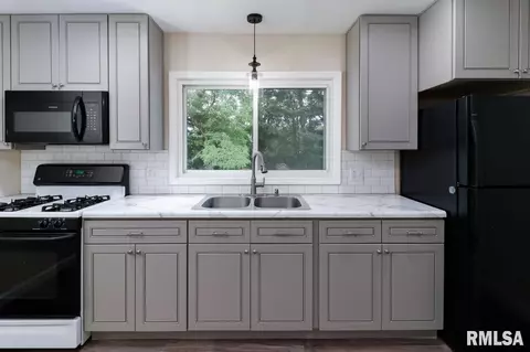 504 Spring St, Washington, IL 61571 photo 17