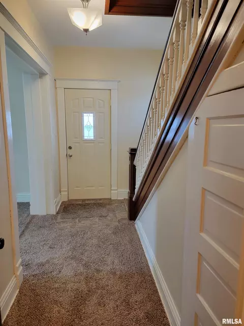 1027 E Chestnut St, Canton, IL 61520 photo 4
