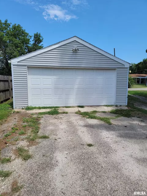 1027 E Chestnut St, Canton, IL 61520 photo 47