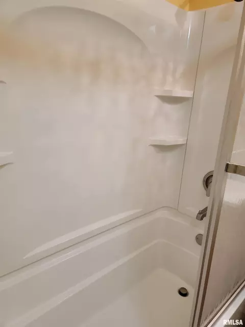 1027 E Chestnut St, Canton, IL 61520 photo 37