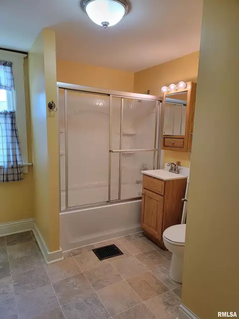 1027 E Chestnut St, Canton, IL 61520 photo 35