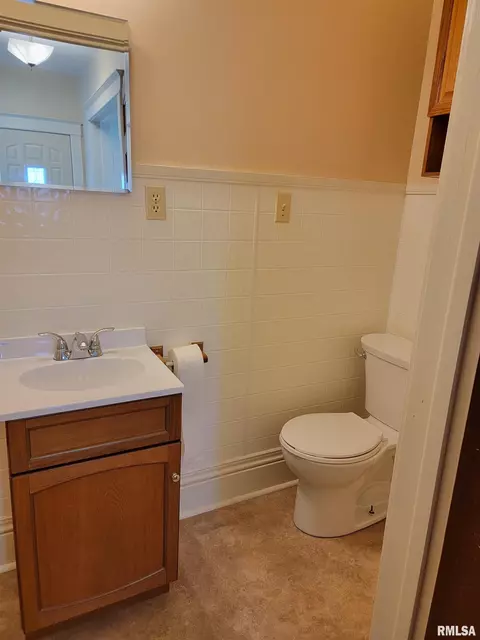 1027 E Chestnut St, Canton, IL 61520 photo 15