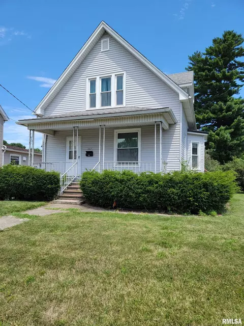 1027 E Chestnut St, Canton, IL 61520 photo 1