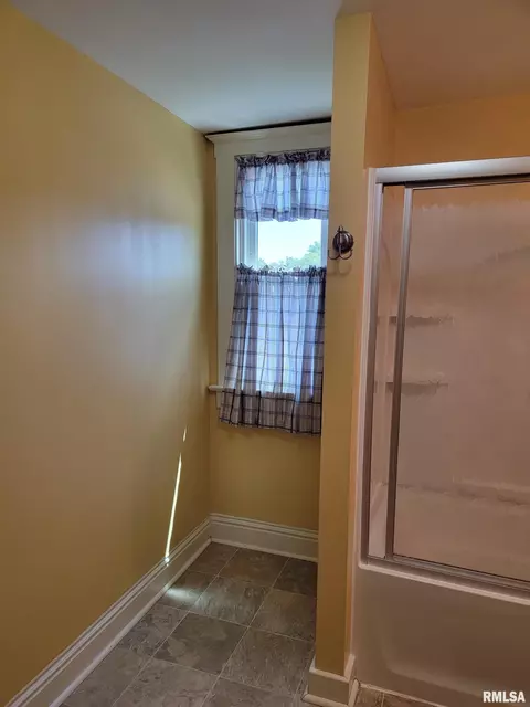 1027 E Chestnut St, Canton, IL 61520 photo 34