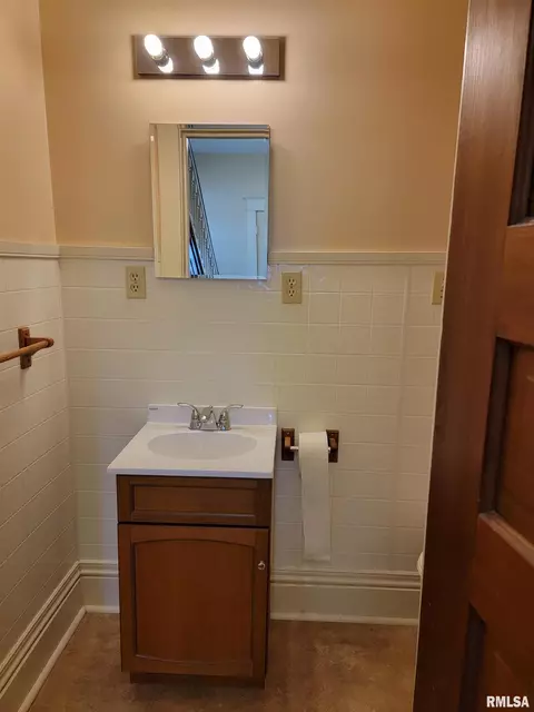 1027 E Chestnut St, Canton, IL 61520 photo 14