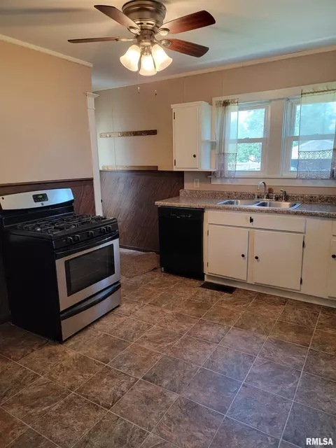 1027 E Chestnut St, Canton, IL 61520 photo 22