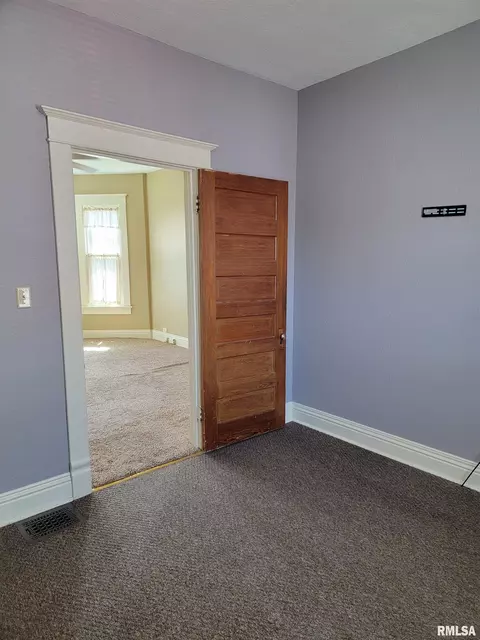 1027 E Chestnut St, Canton, IL 61520 photo 33