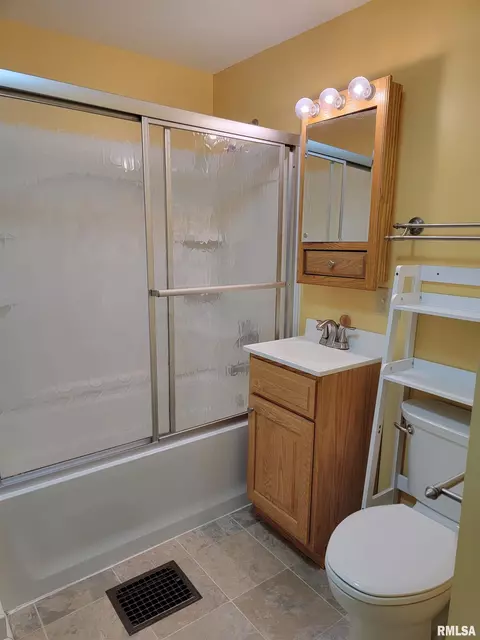1027 E Chestnut St, Canton, IL 61520 photo 36