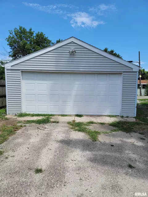 1027 E Chestnut St, Canton, IL 61520 photo 48
