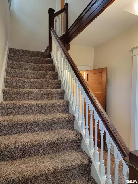 1027 E Chestnut St, Canton, IL 61520 photo 3