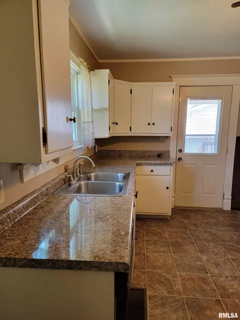 1027 E Chestnut St, Canton, IL 61520 photo 18