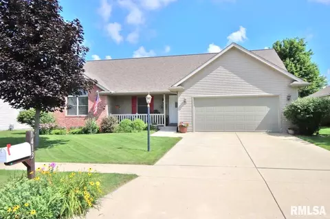 1413 Willow Dr, Washington, IL 61571 photo 1