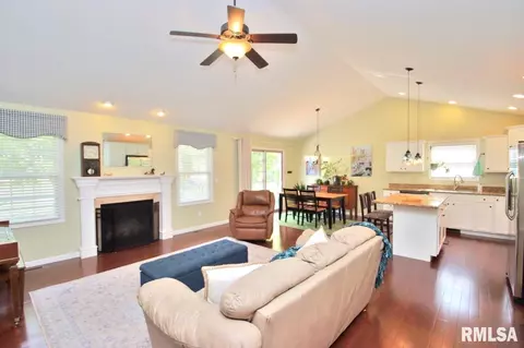 1413 Willow Dr, Washington, IL 61571 photo 7
