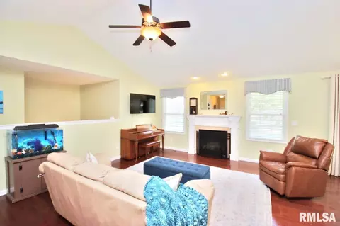 1413 Willow Dr, Washington, IL 61571 photo 5