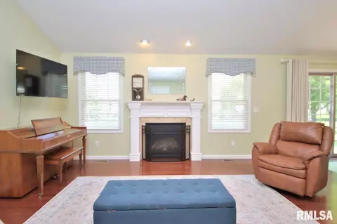 1413 Willow Dr, Washington, IL 61571 photo 4