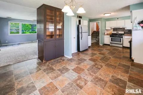 503 Devonshire Rd, Washington, IL 61571 photo 7