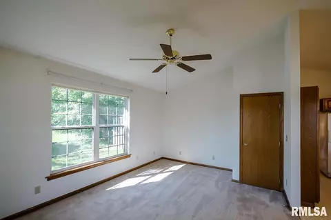 4603 W Pendleton Pl, Peoria, IL 61615 photo 2