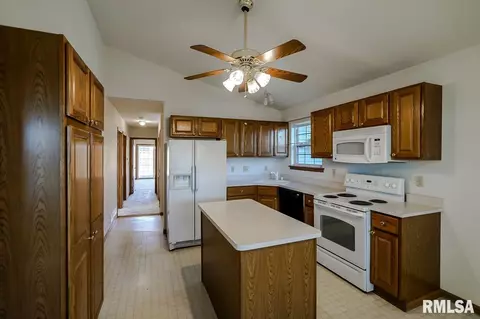 4603 W Pendleton Pl, Peoria, IL 61615 photo 8