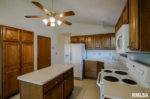 4603 W Pendleton Pl, Peoria, IL 61615 photo 7